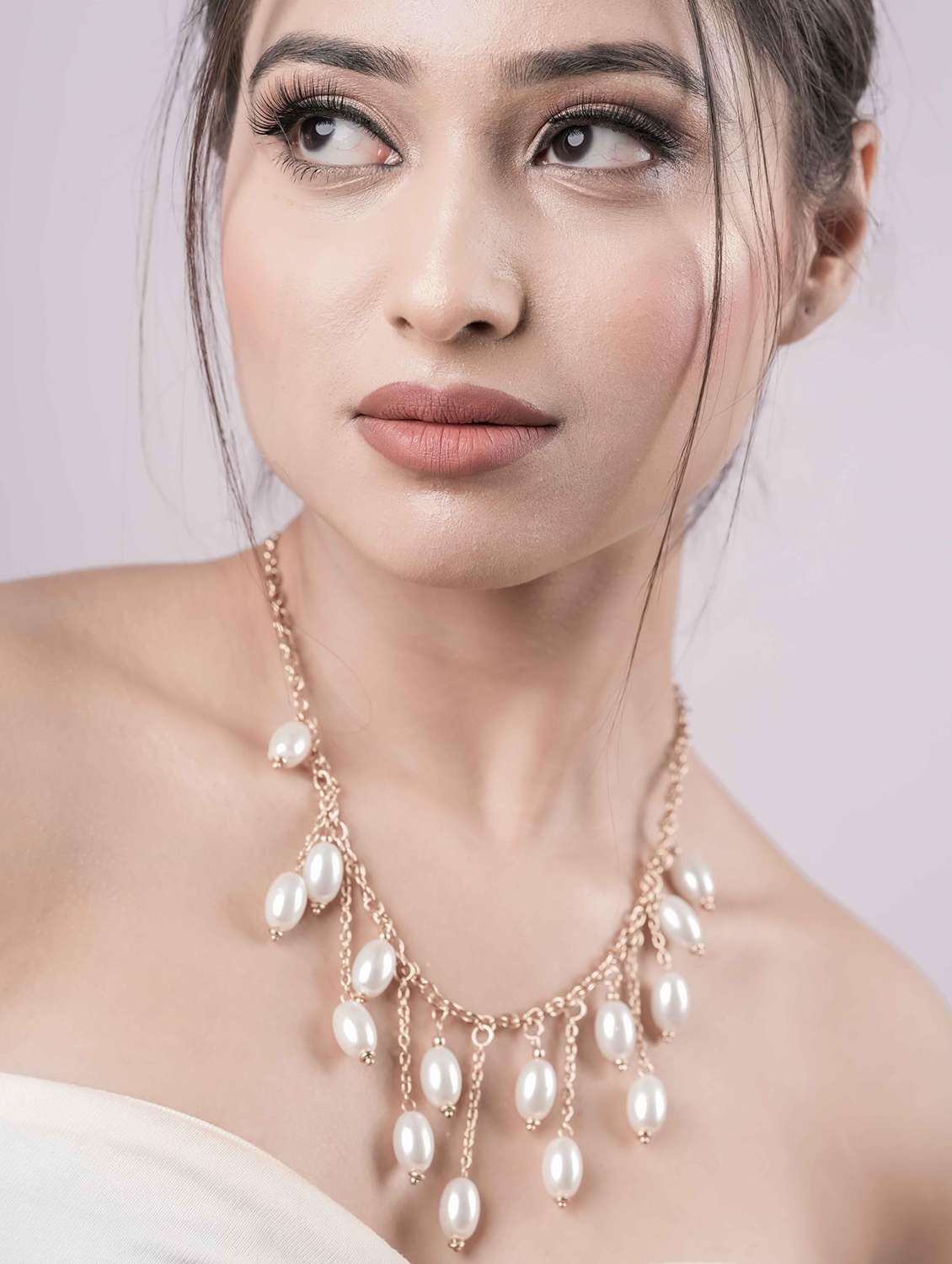 white pearl beads statement necklace with gold chain - 22499751 -  Standard Image - 2