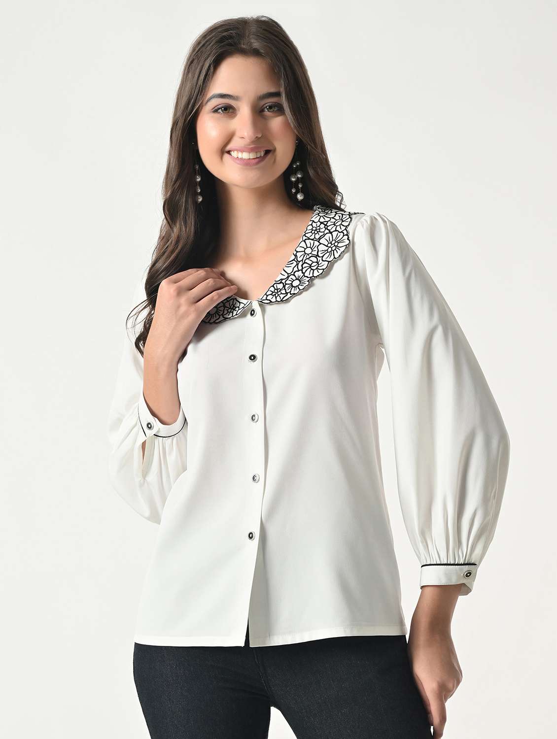 women embroidered peter pan collar shirt