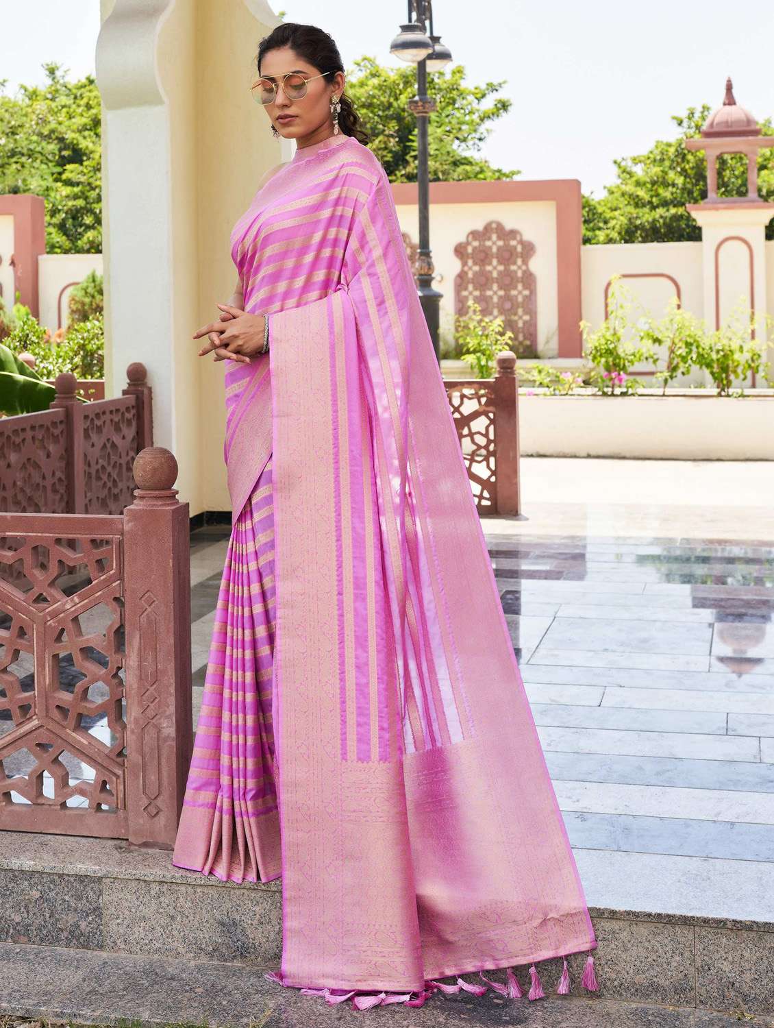 women self design banarasi saree with blouse - 22499809 -  Standard Image - 2