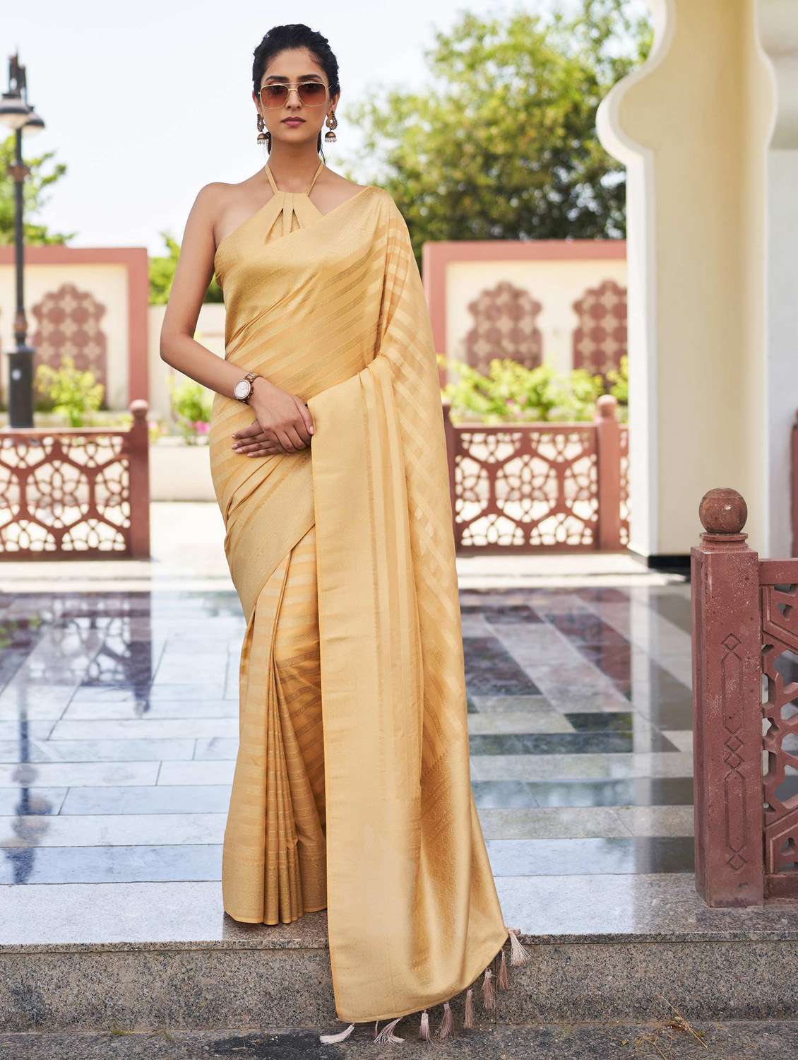 women self design banarasi saree with blouse