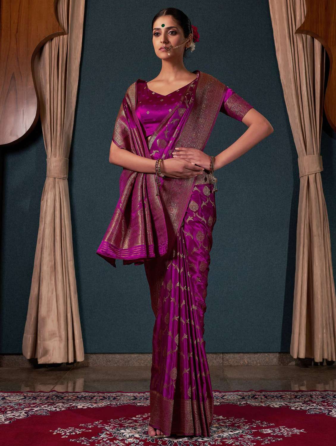 Women Self Design Banarasi Saree With Blouse - 22499871 -  Standard Image - 2