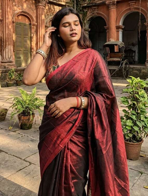women solid handloom saree with blouse - 22500198 -  Standard Image - 2