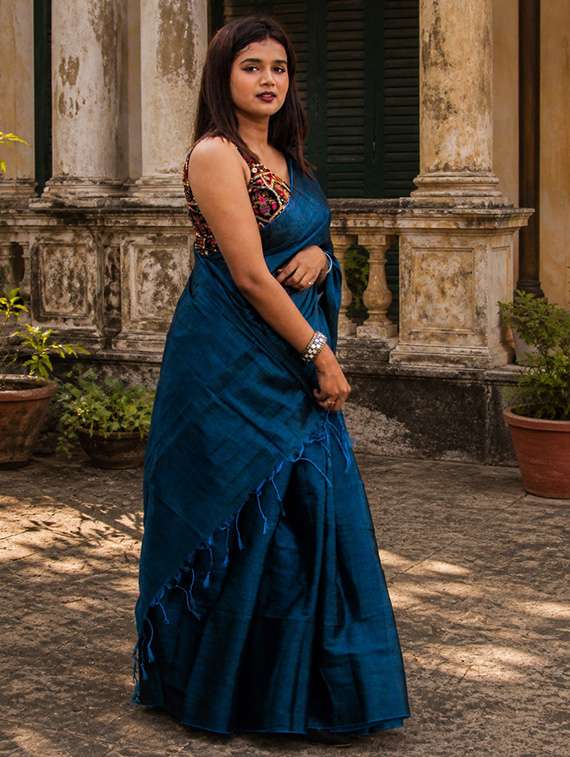 Women Solid Handloom Saree With Blouse - 22500200 -  Standard Image - 2