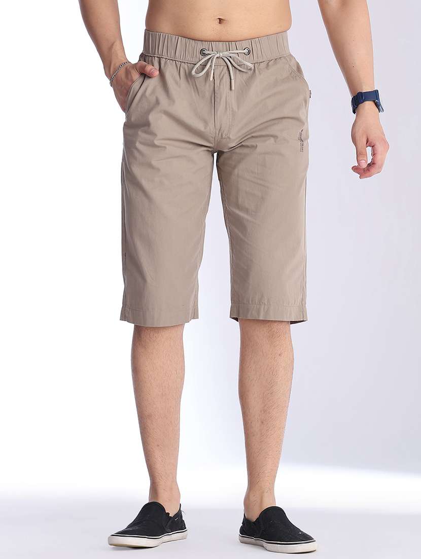 men solid mid rise regular fit three - fourth shorts - 22501000 -  Standard Image - 2