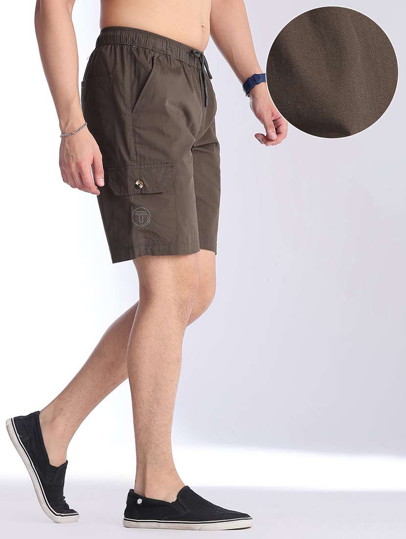 men solid mid rise regular fit cargo shorts - 22501041 -  Standard Image - 2