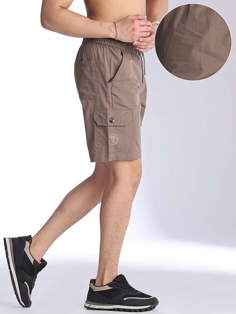 men solid mid rise regular fit cargo shorts - 22501045 -  Standard Image - 2