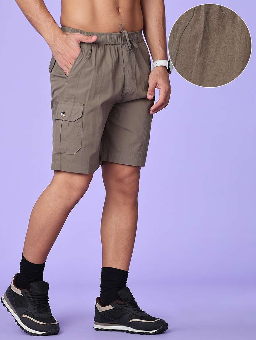 men solid mid rise regular fit cargo shorts - 22501048 -  Standard Image - 2