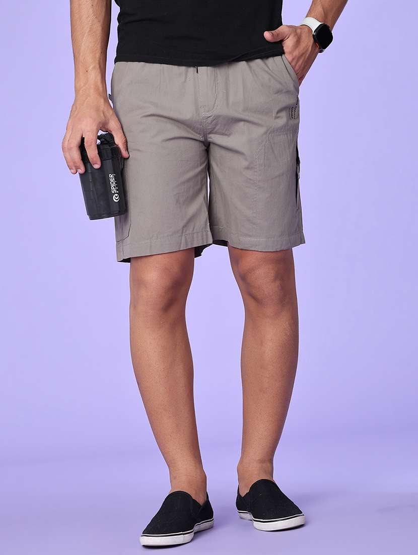 men solid mid rise regular fit cargo shorts