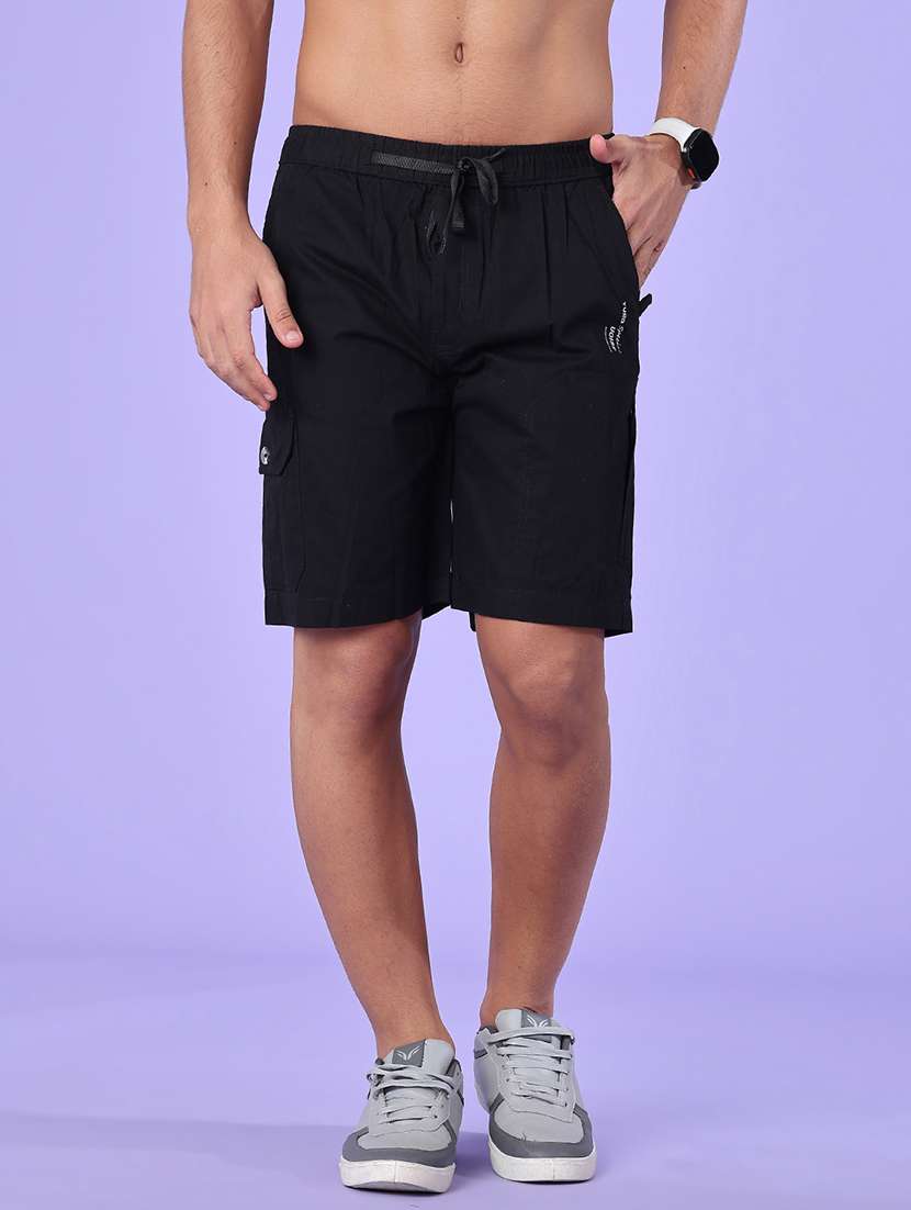 men solid mid rise regular fit cargo shorts