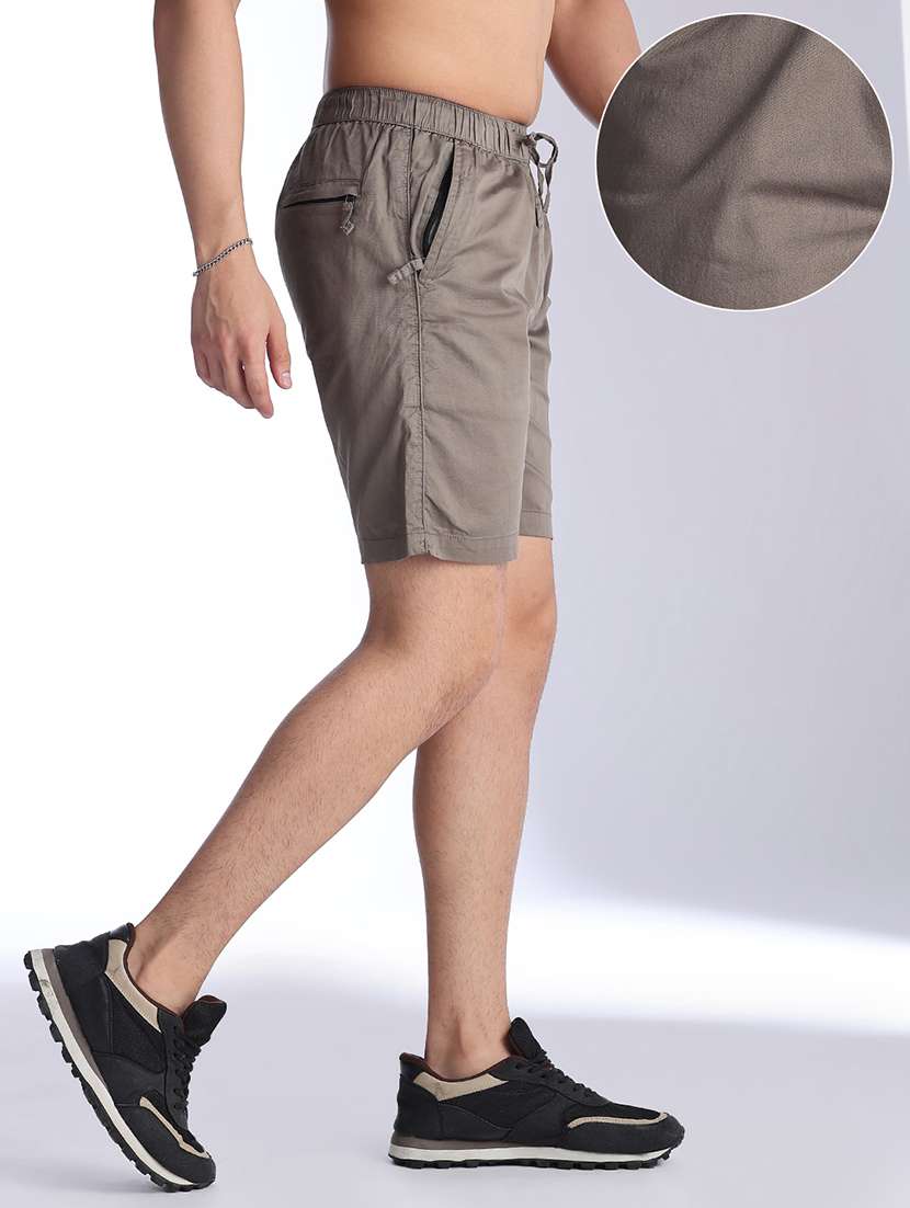 men solid mid rise regular fit shorts - 22501054 -  Standard Image - 2