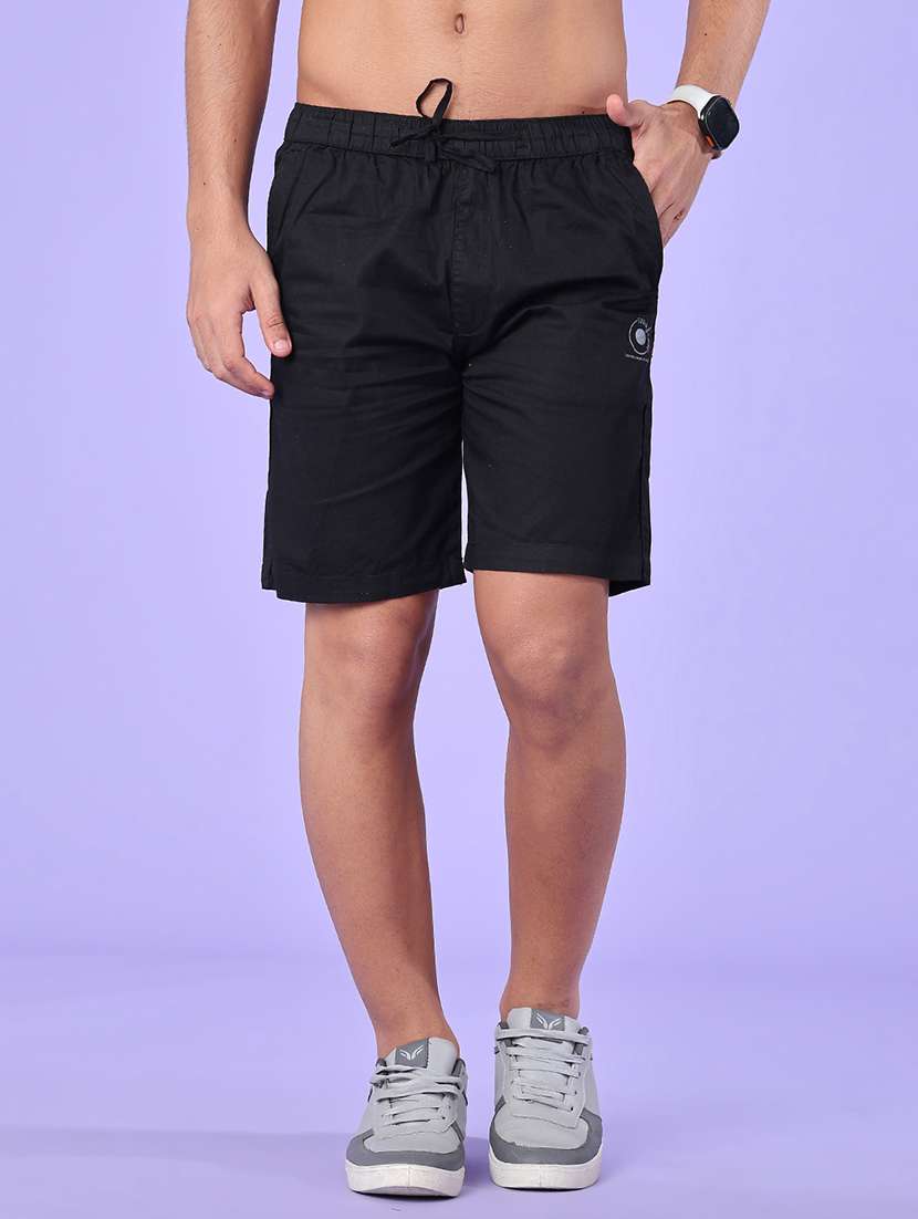 men solid mid rise regular fit shorts
