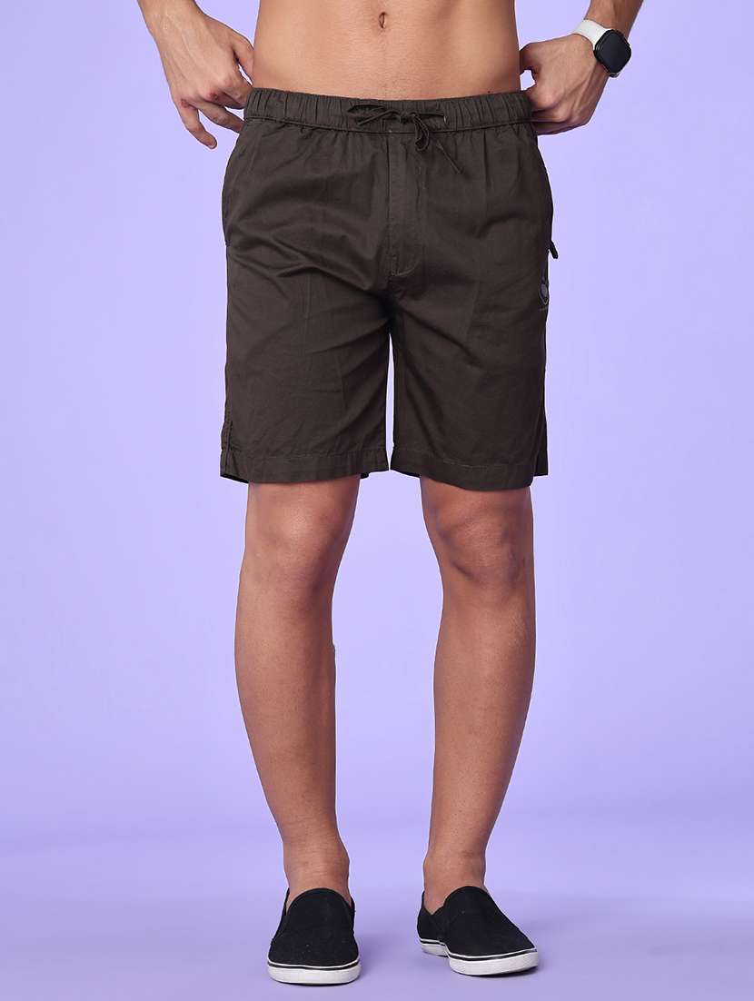 men solid mid rise regular fit cargo shorts