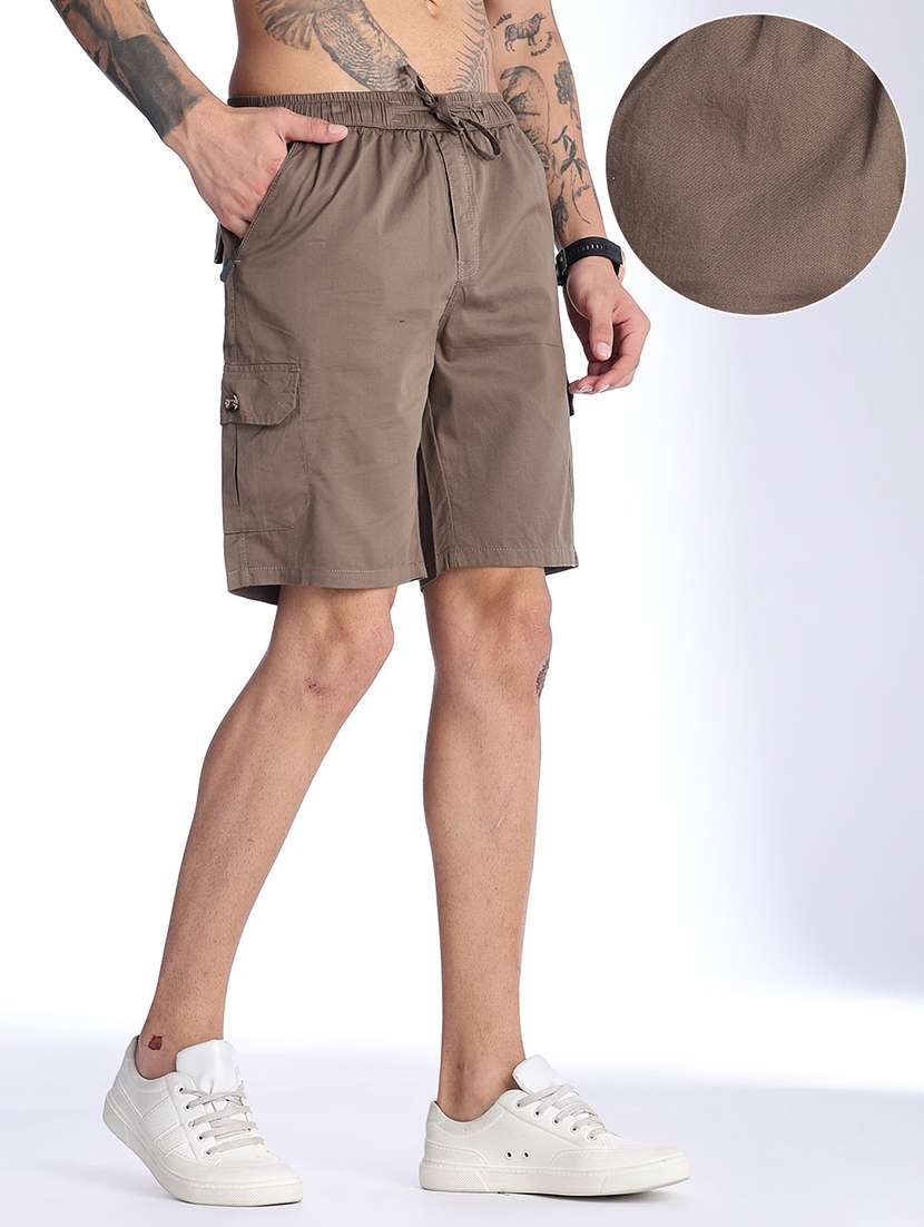 men solid mid rise regular fit cargo shorts - 22501066 -  Standard Image - 2