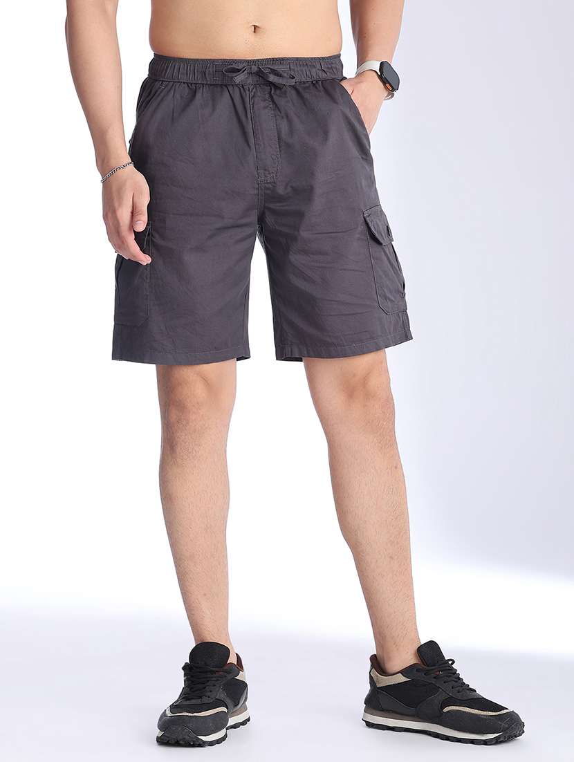 men solid mid rise regular fit cargo shorts - 22501068 -  Standard Image - 2