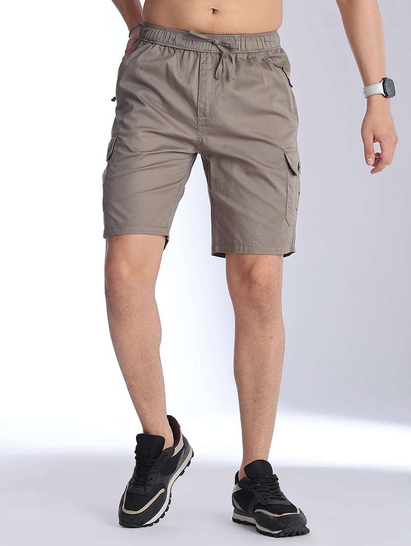 men solid mid rise regular fit cargo shorts - 22501069 -  Standard Image - 2