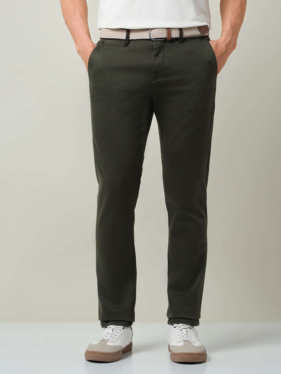 men solid mid rise chinos casual trouser