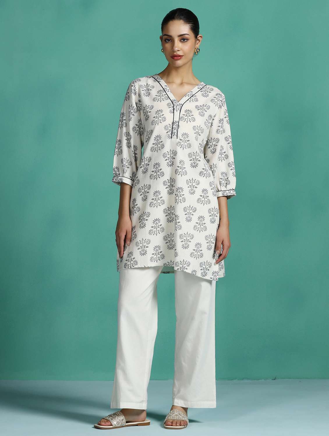 Women Printed Three Quarter Sleeve Straight Kurti - 22502040 -  Standard Image - 2
