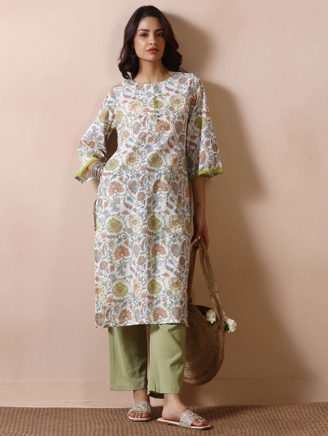 women floral printed round neck straight kurta