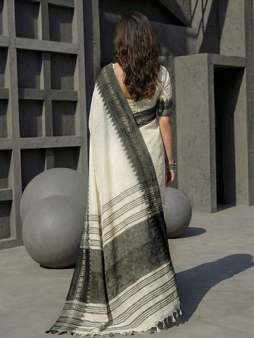 women solid with bordered handloom saree with blouse - 22502597 -  Standard Image - 2