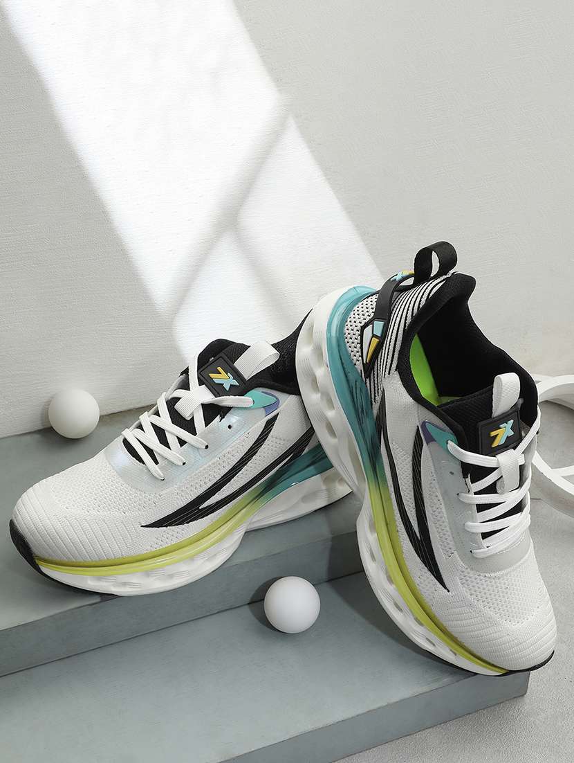 men white lace up sport shoe