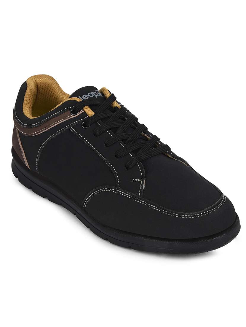 men black lace up sneaker