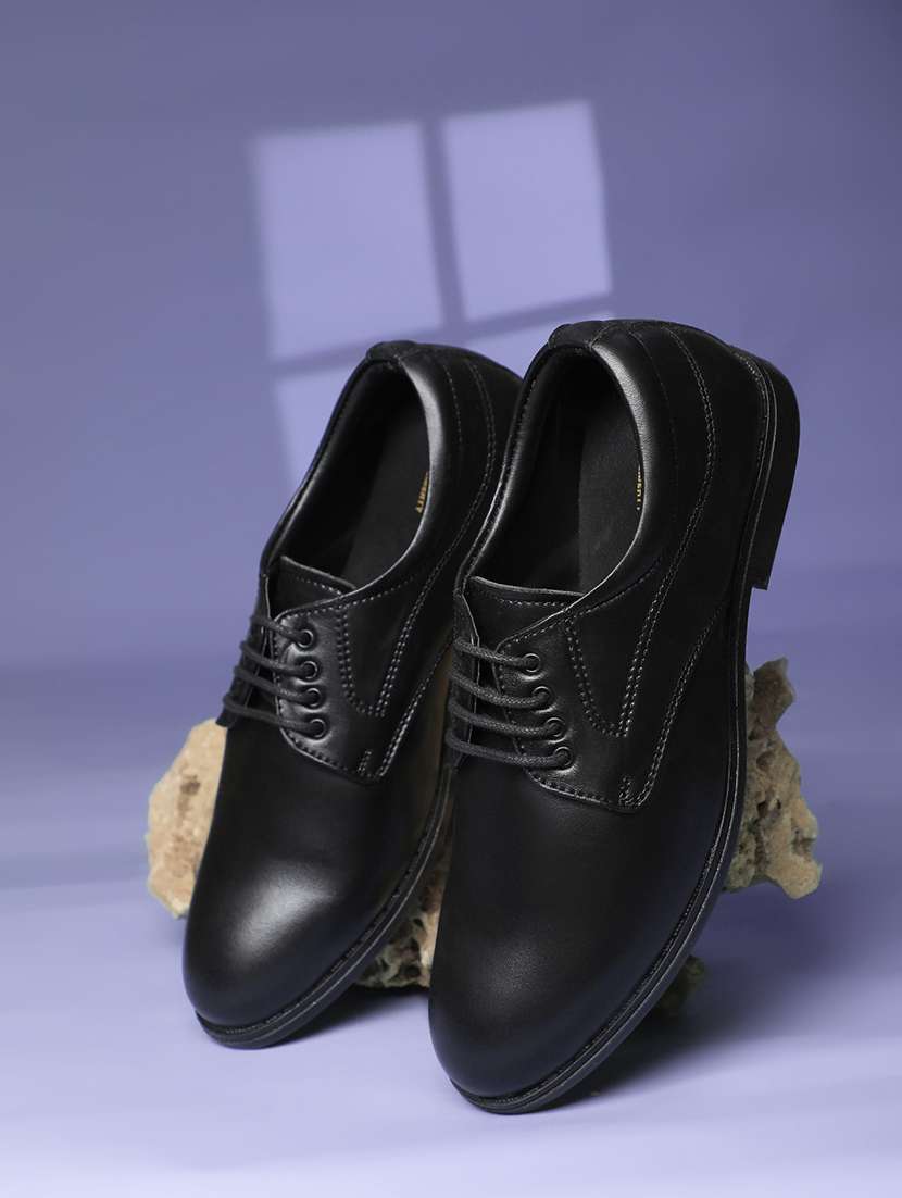 men black lace-up derby