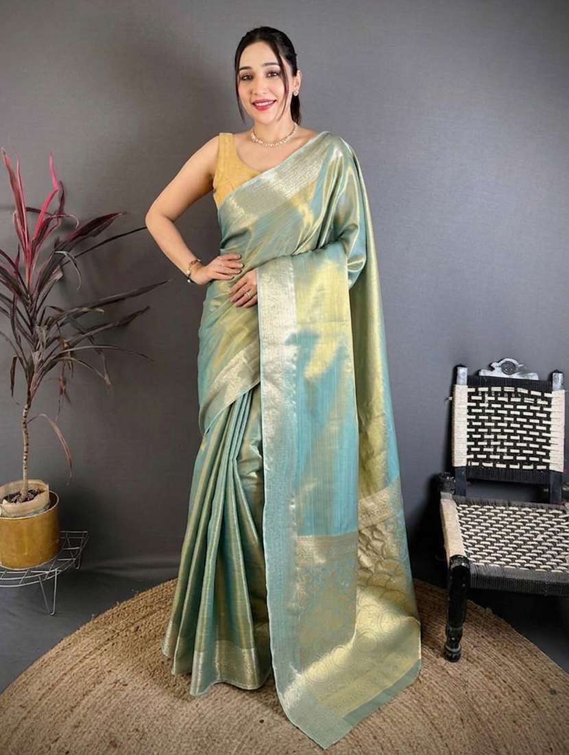 women solid with bordered saree with blouse