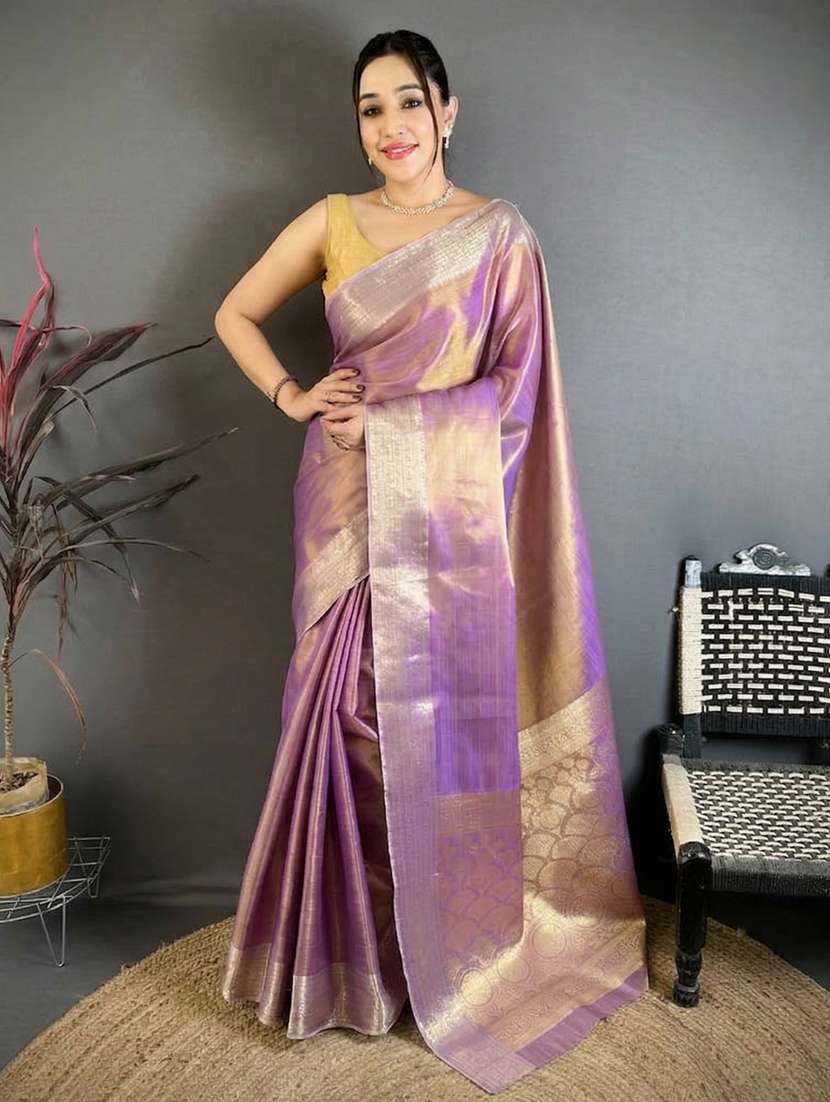 women solid with bordered saree with blouse