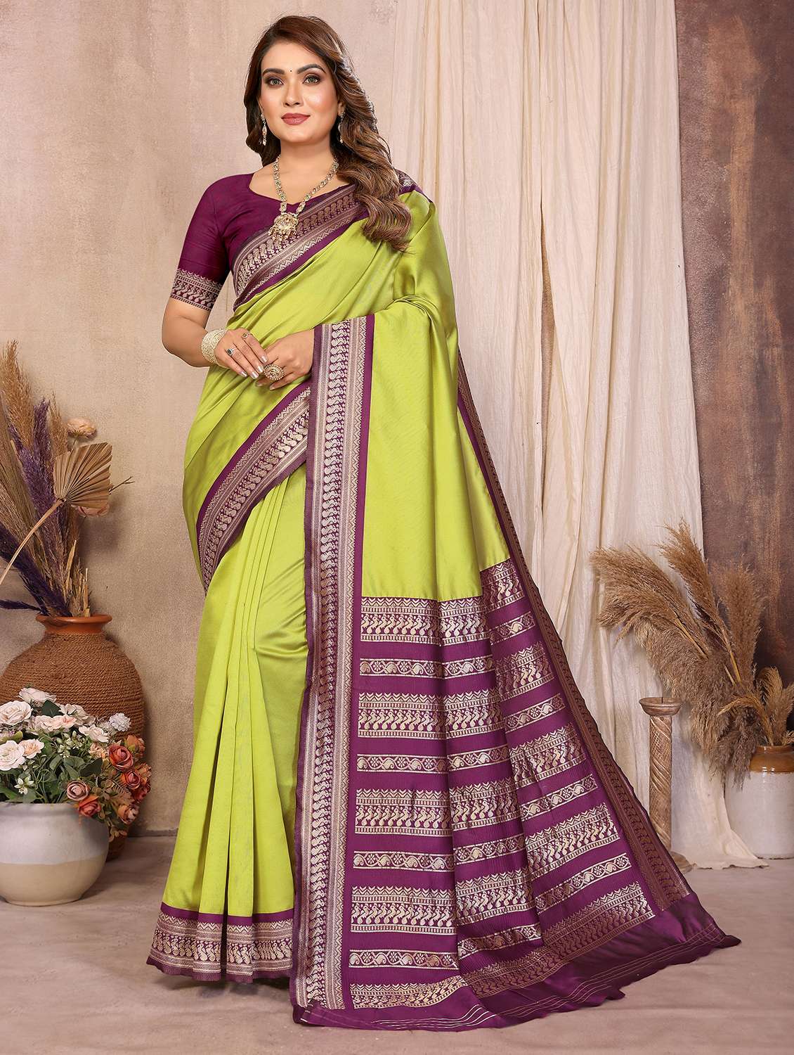 women solid with bordered saree with blouse