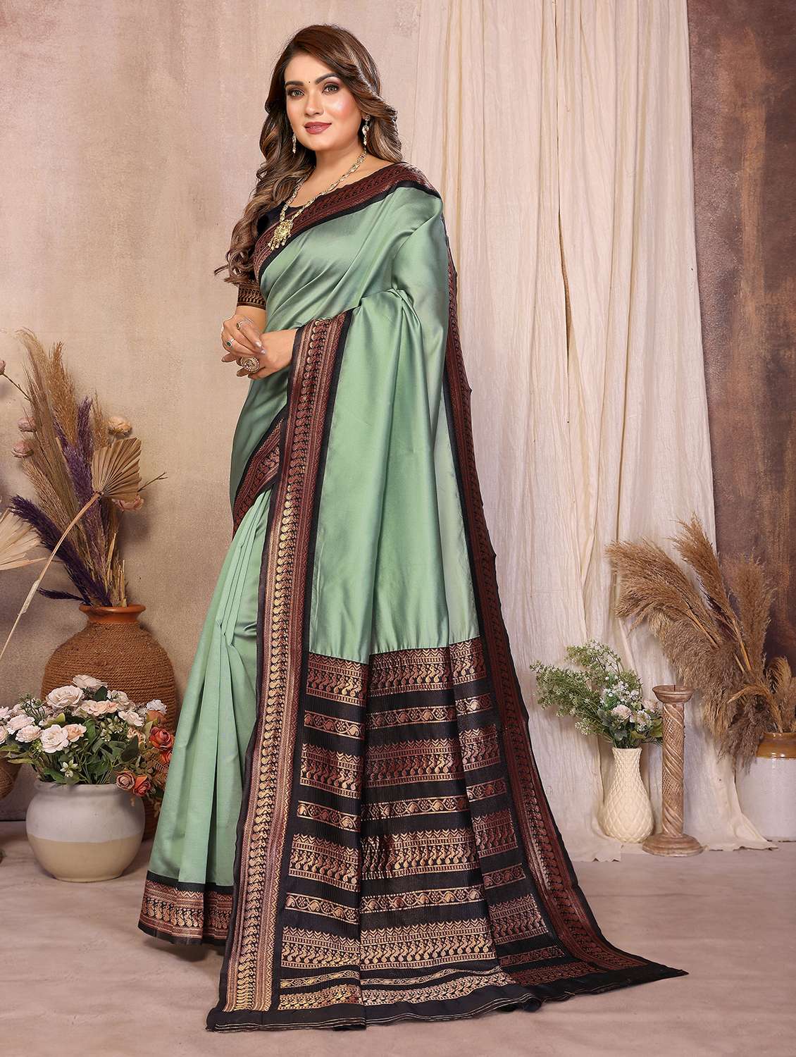 women solid with bordered saree with blouse - 22503210 -  Standard Image - 2