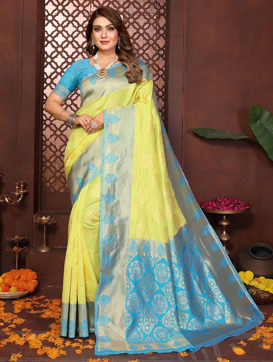 women self design banarasi saree with blouse