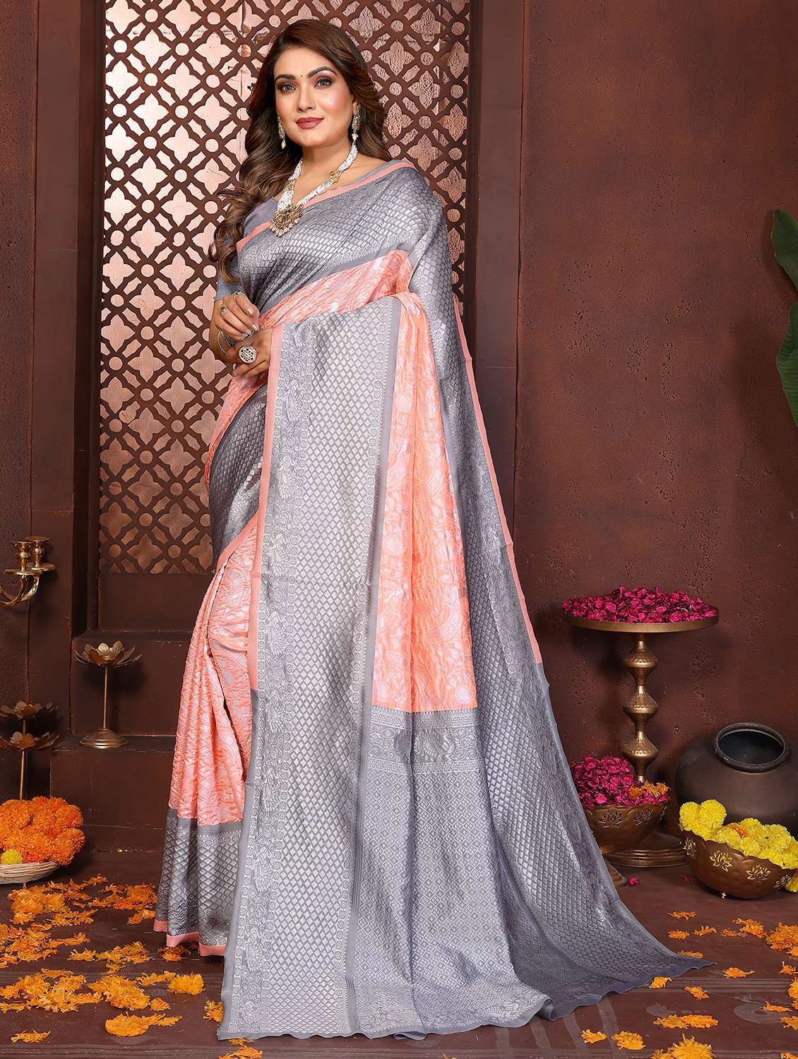 women self design banarasi saree with blouse - 22503218 -  Standard Image - 2
