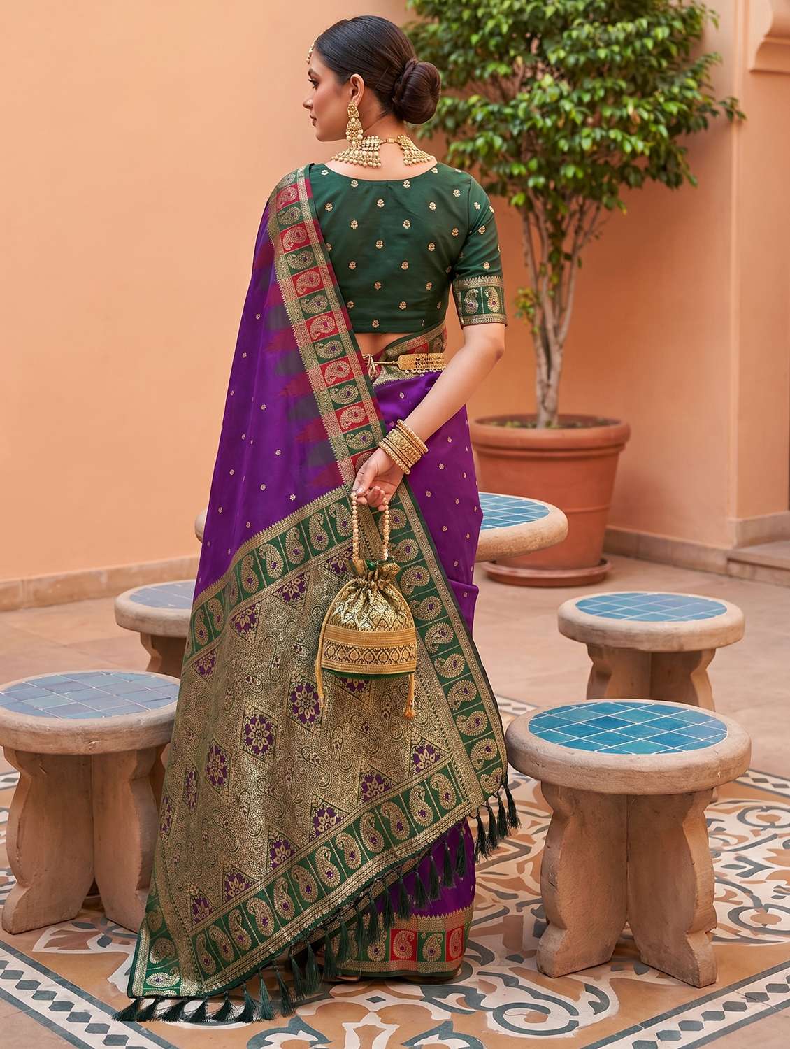 women self design kanjivaram saree with blouse - 22503232 -  Standard Image - 2