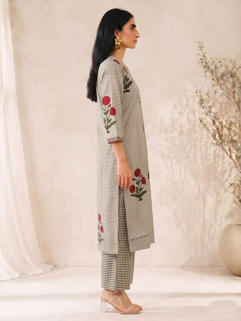 women checkered notch neck kurta and palazzo set - 22504953 -  Standard Image - 2