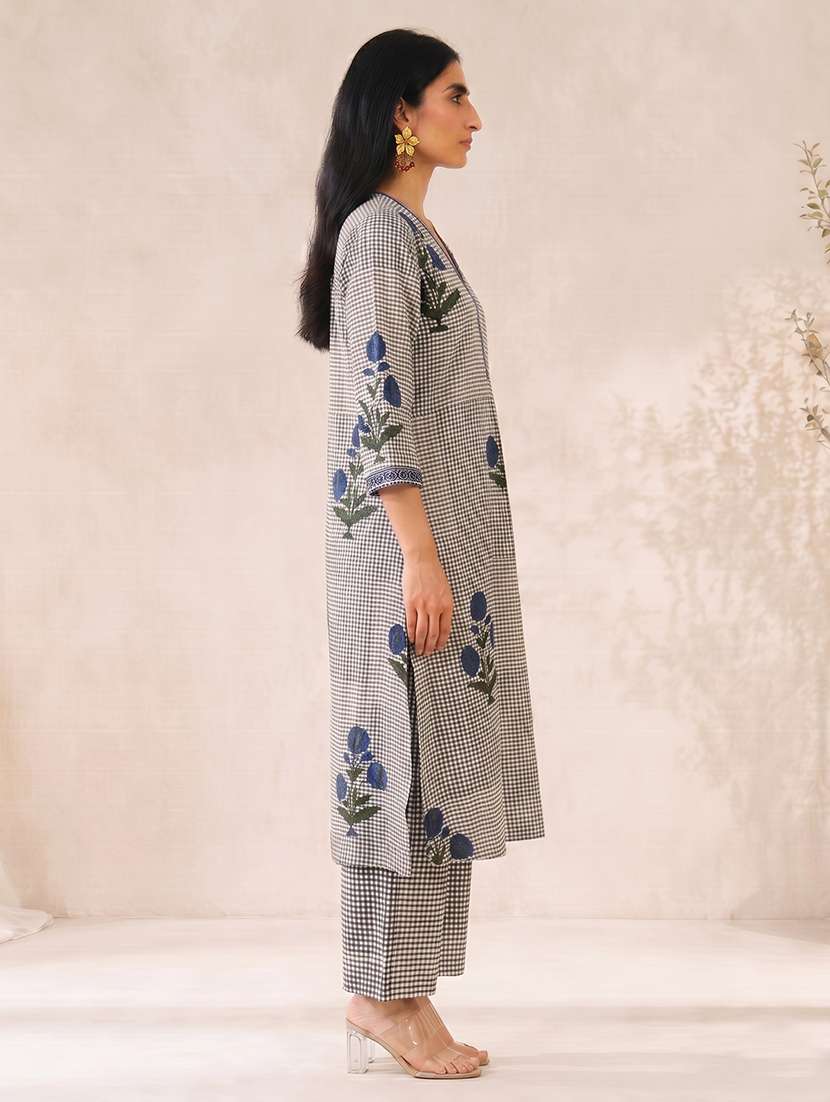 women checkered notch neck kurta and palazzo set - 22504954 -  Standard Image - 2