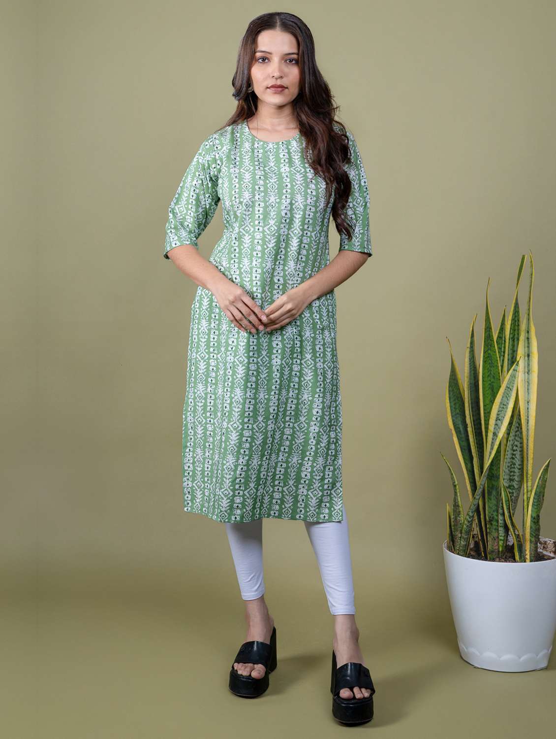 women printed round neck straight kurta