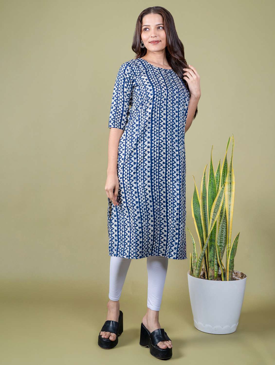 women printed round neck straight kurta - 22505366 -  Standard Image - 2