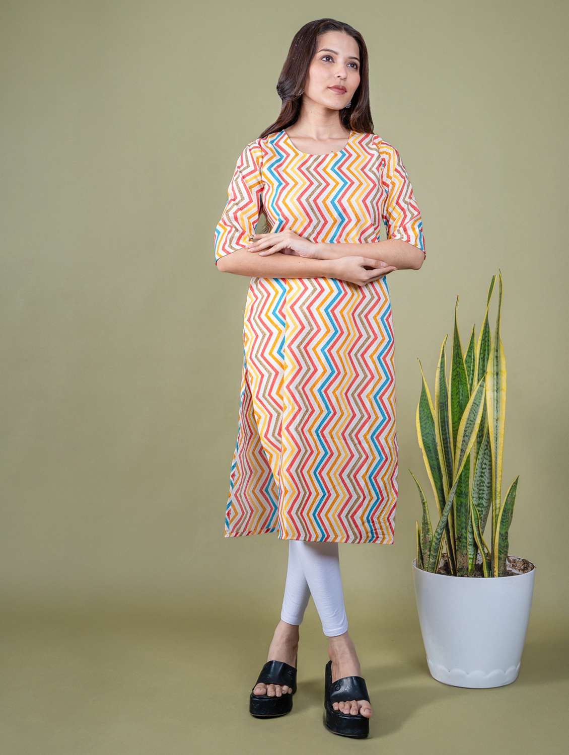 Women Printed Round Neck Straight Kurta - 22505368 -  Standard Image - 2