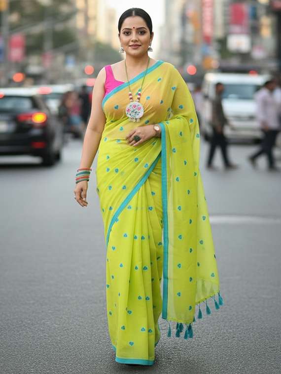 women self design handloom saree with blouse
