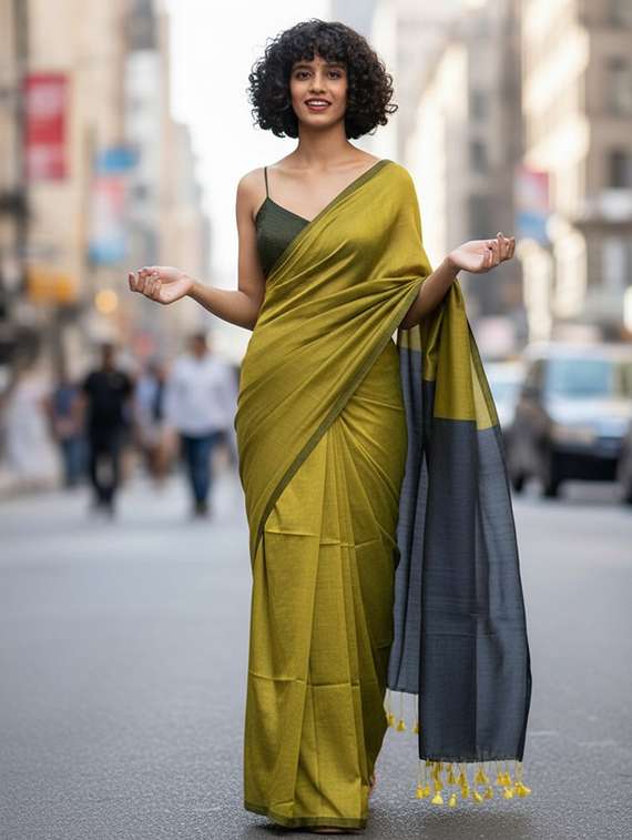 women solid handloom saree with blouse