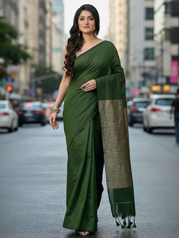 women solid handloom saree with blouse