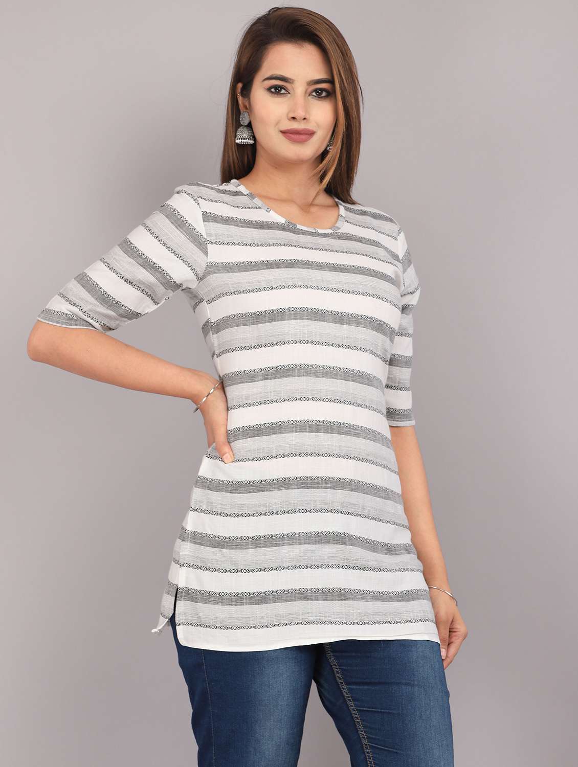 Women Printed Round Neck Regular Top - 22507564 -  Standard Image - 2