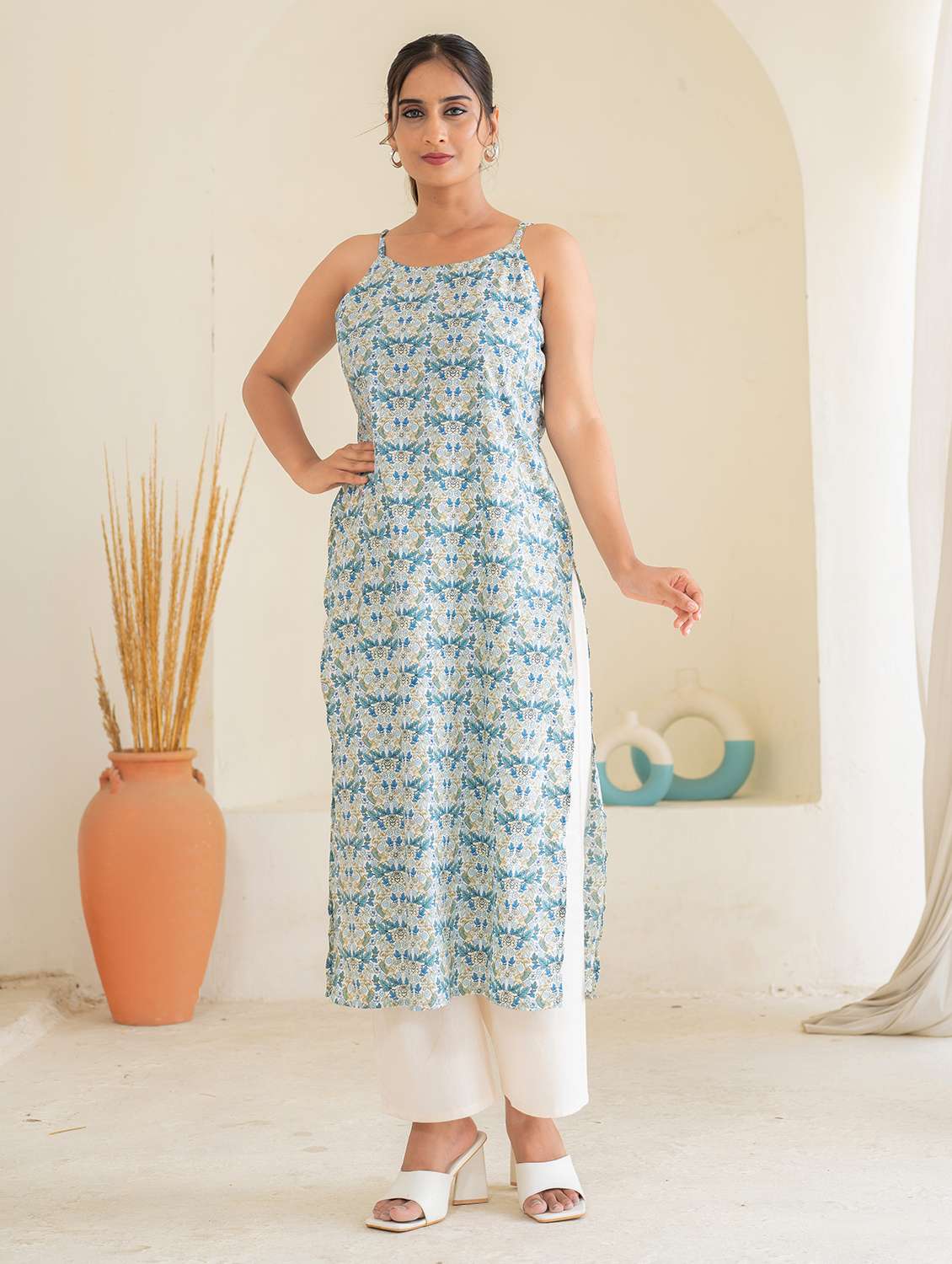 women printed sleeveless straight kurta