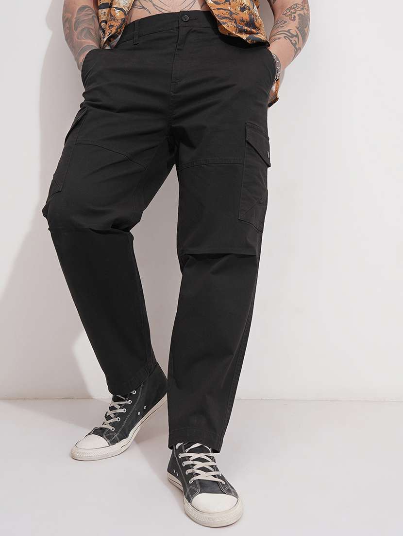 men solid mid rise regular fit cargo 