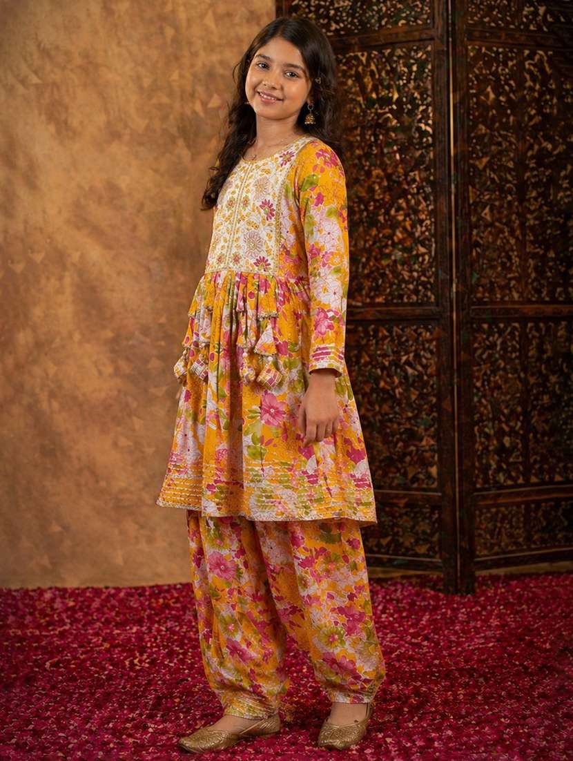 Girls Printed Round Neck Kurta And Salwar Set - 22511978 -  Standard Image - 2