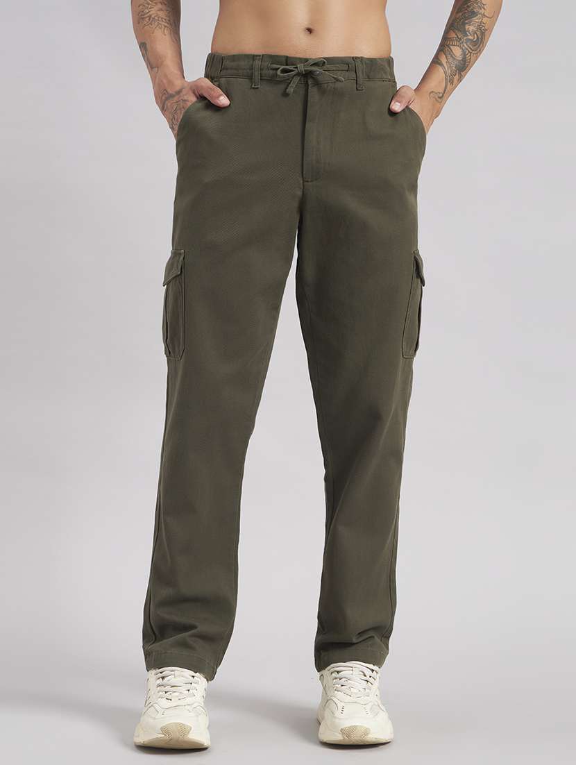 men solid mid rise regular fit cargo 