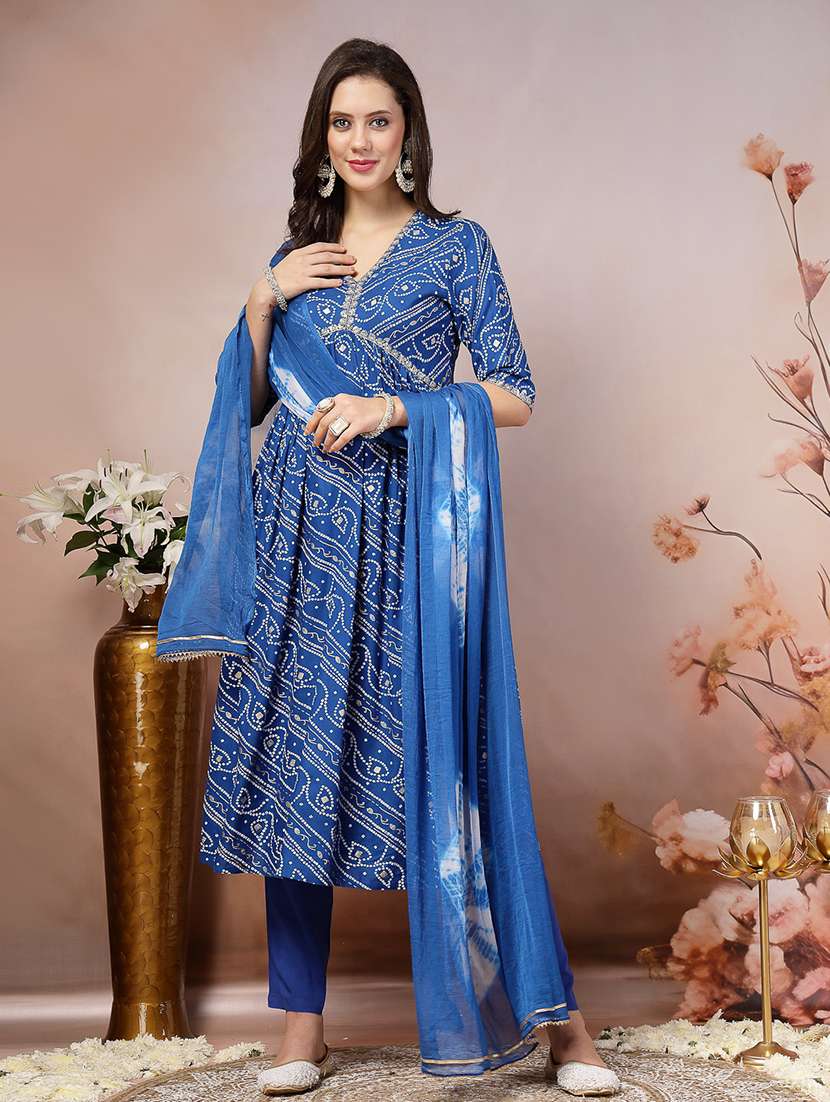 women printed v neck kurta and pant set with dupatta - 22513829 -  Standard Image - 2