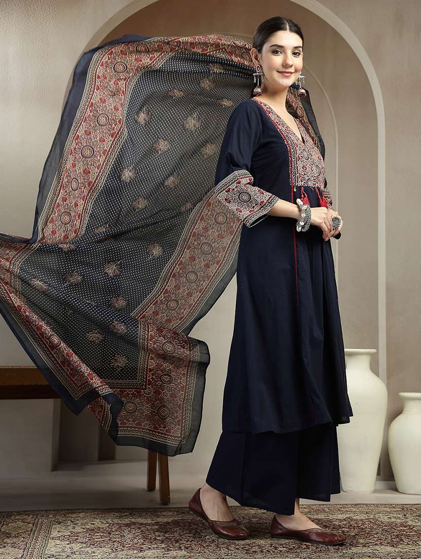 women printed v neck kurta and palazzo set with dupatta - 22513832 -  Standard Image - 2