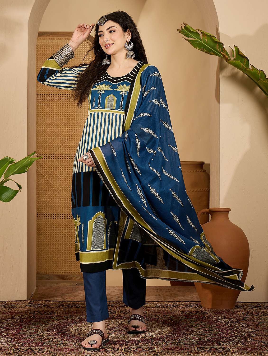 women printed round neck kurta and pant set with dupatta
