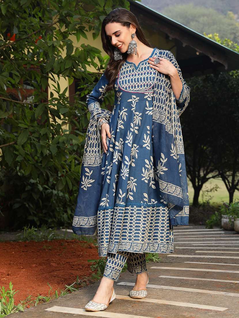 women printed sweetheart neck kurta and pant set with dupatta - 22513897 -  Standard Image - 2